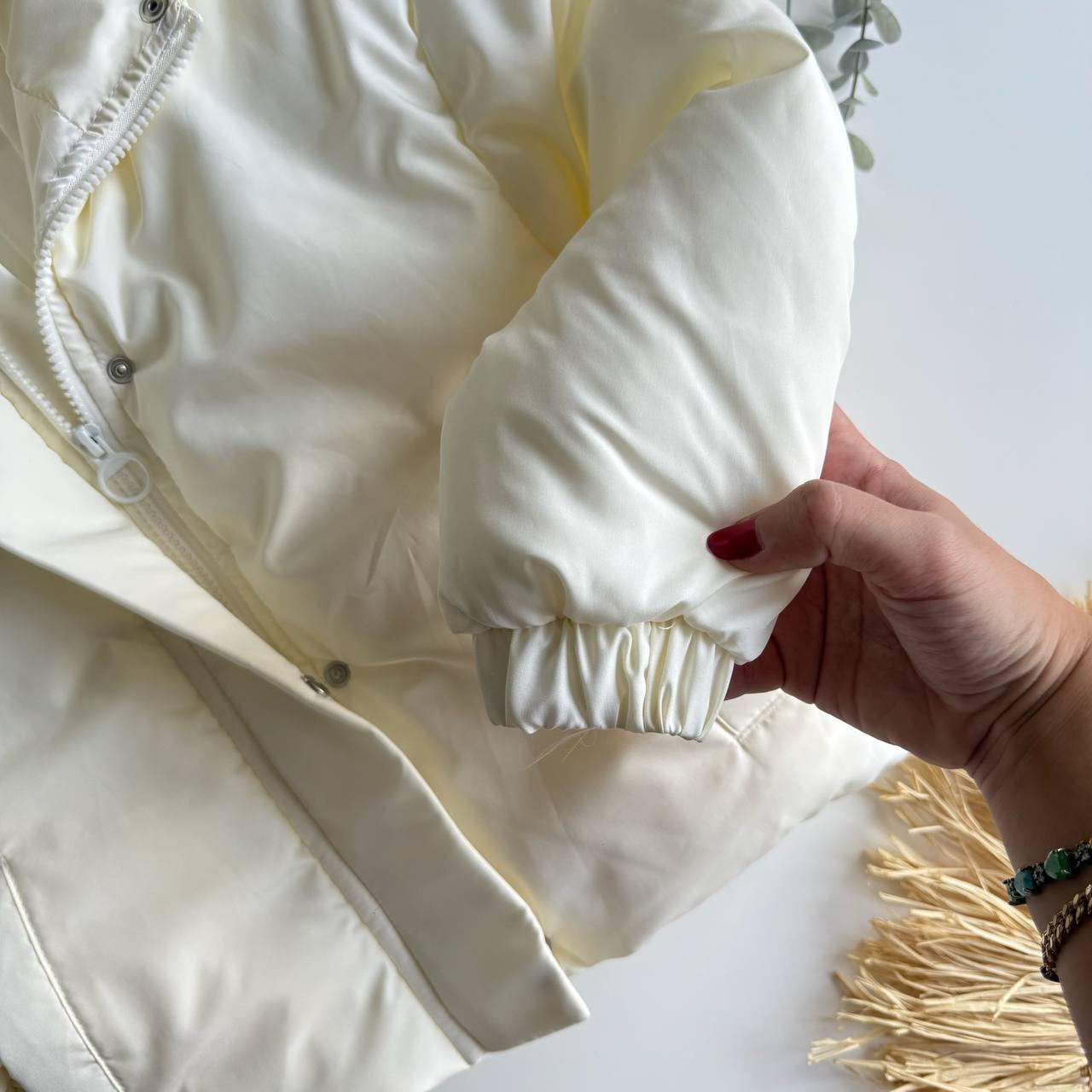 Su Geçirmez Şişme Kapüşonlu Mont Beyaz