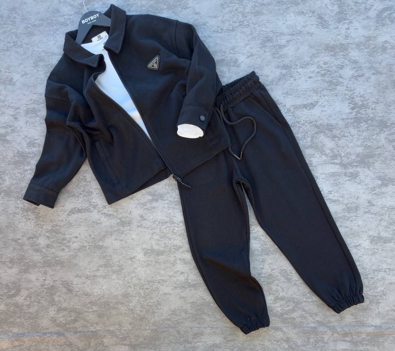 Siyah Üçlü Takım