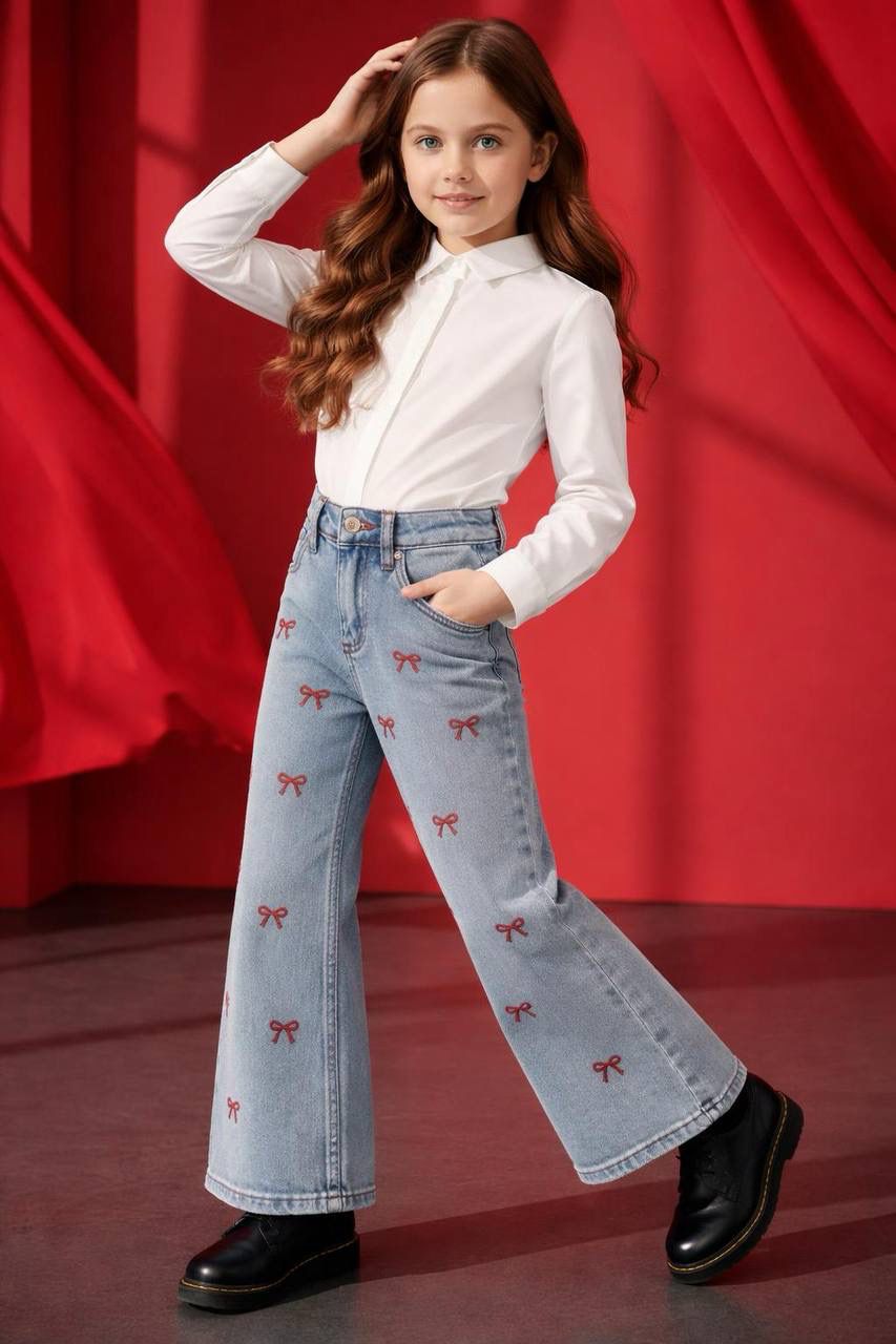 Fiyonk Nakışlı İspanyol Paça Jean