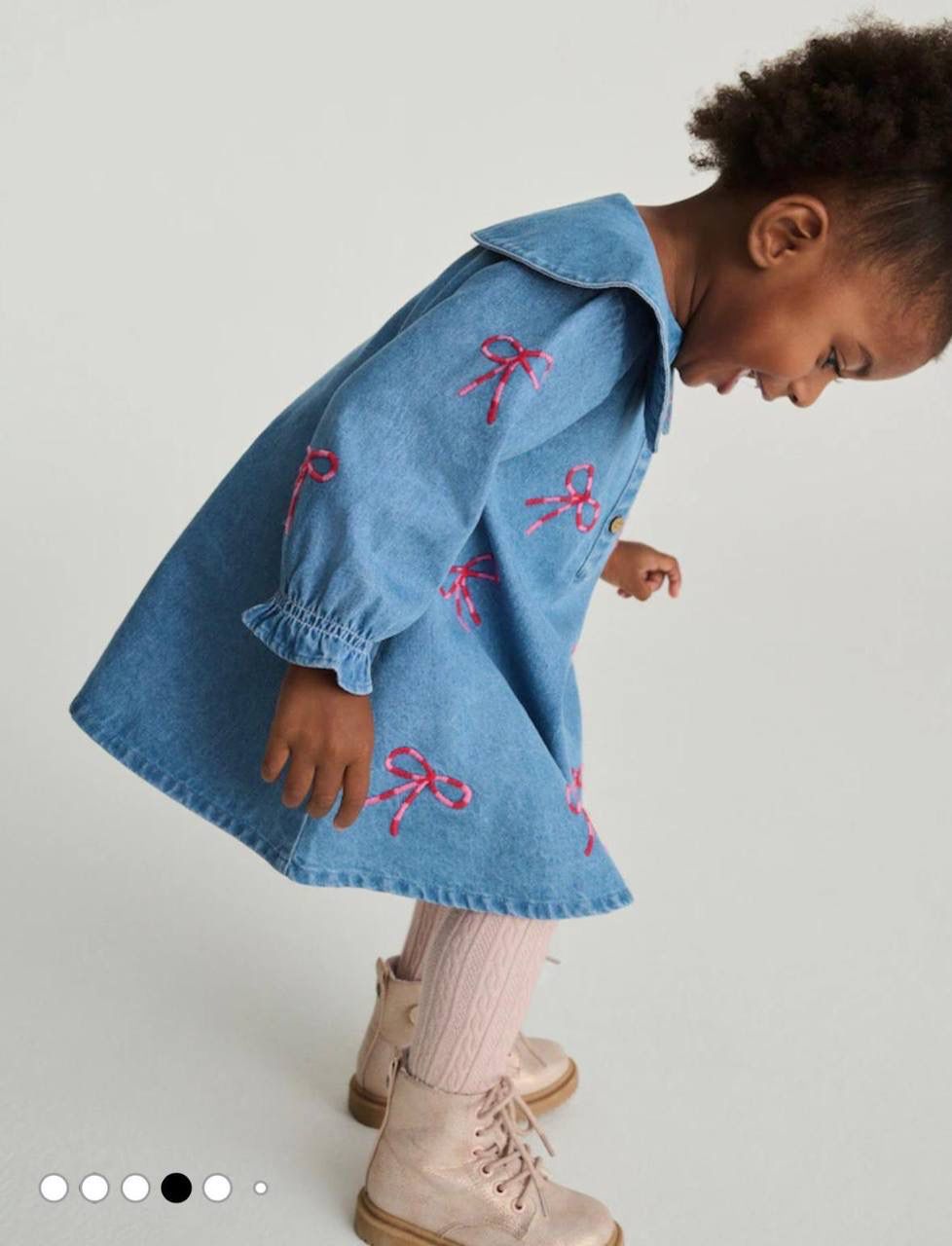 Fiyonk Nakışlı Bebe Yaka Denim Elbise