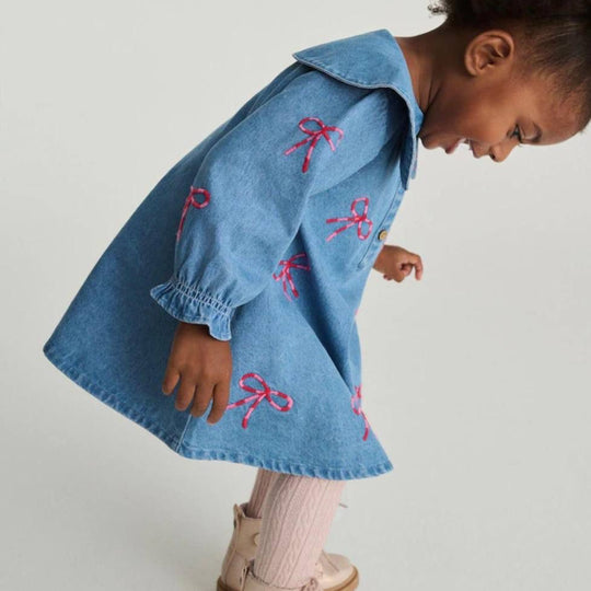 Fiyonk Nakışlı Bebe Yaka Denim Elbise